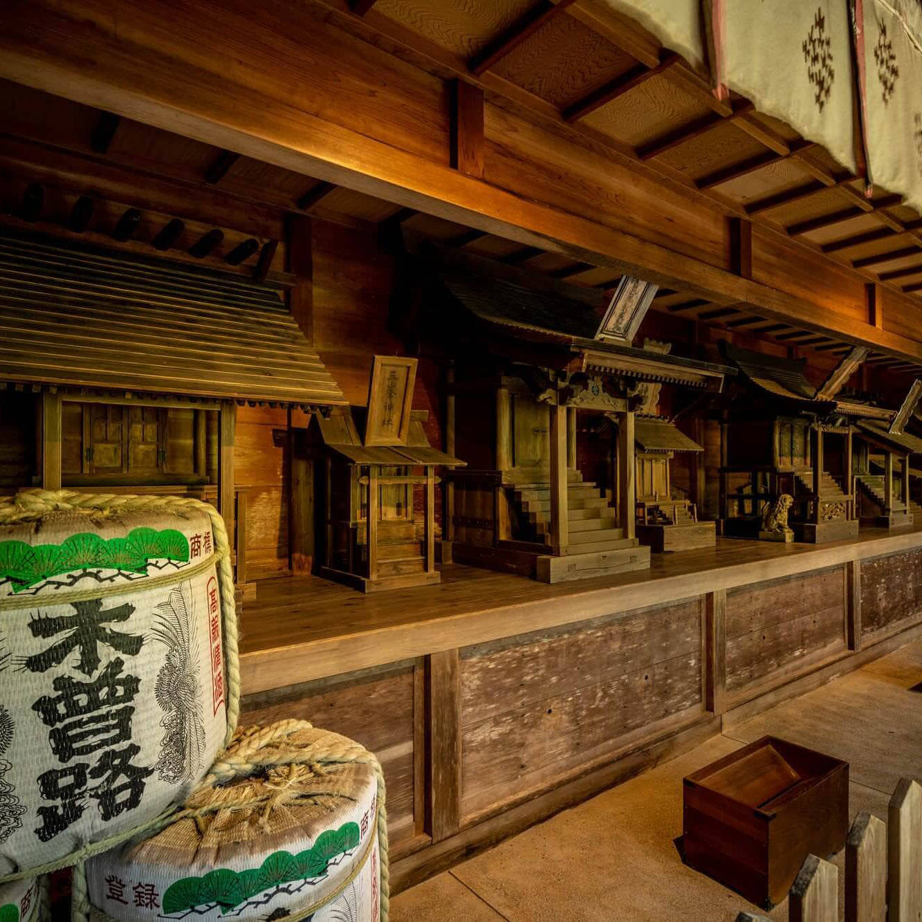 藪原神社の境内、境外に坐す神々